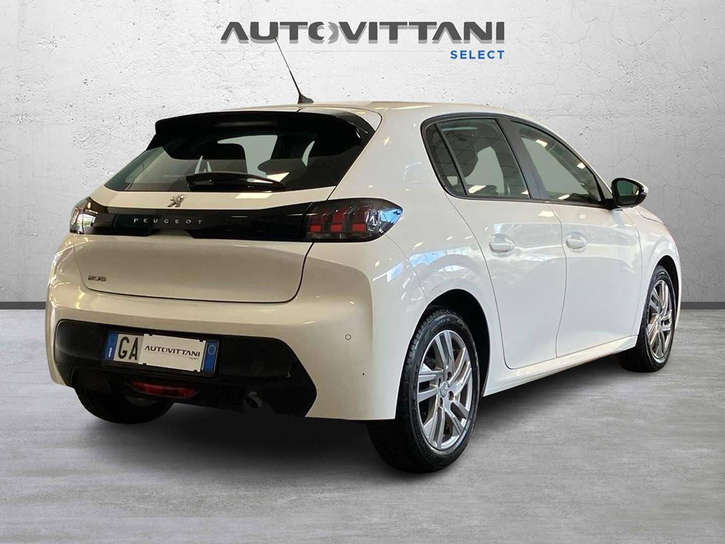 PEUGEOT 208