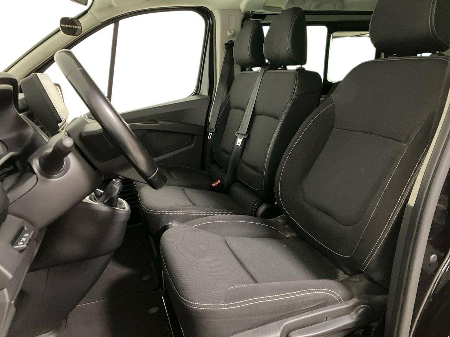 RENAULT Trafic Passenger 27 2019
