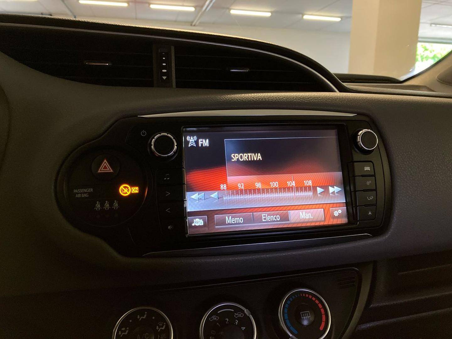TOYOTA Yaris