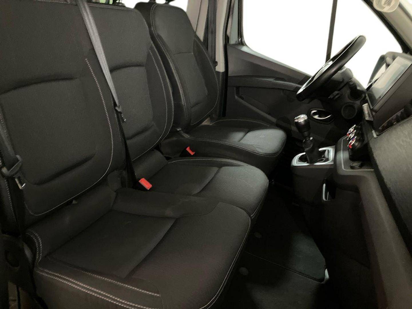 RENAULT Trafic Passenger 27 2019